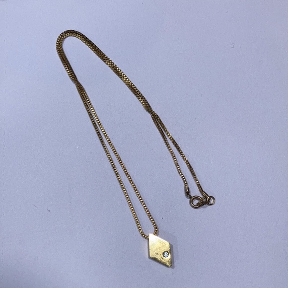🍀 2 for $20 Vintage Dainty Gold Tone Necklace with Diamond Shape Pendant. - Picture 6 of 6